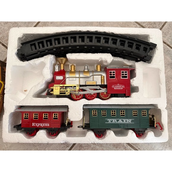 Classic Train Set with Sounds, 3 Cars & tracks - Picture 3 of 9